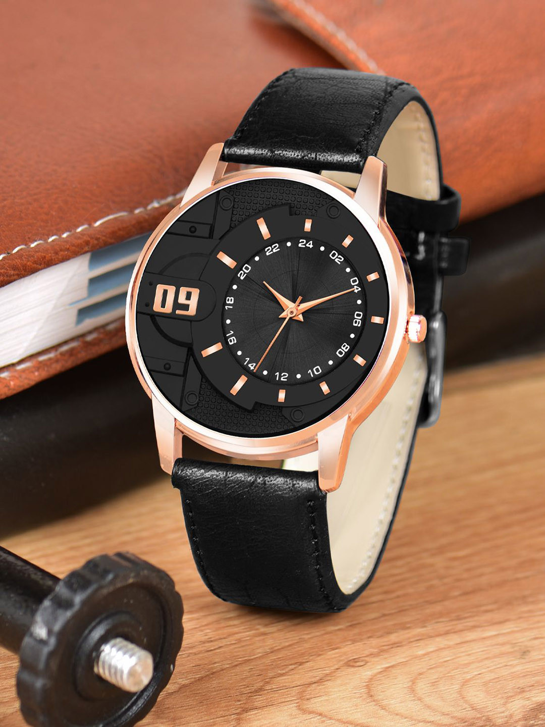 Shocknshop Men Brass Round Dial & Leather Straps Analogue Watch MT39