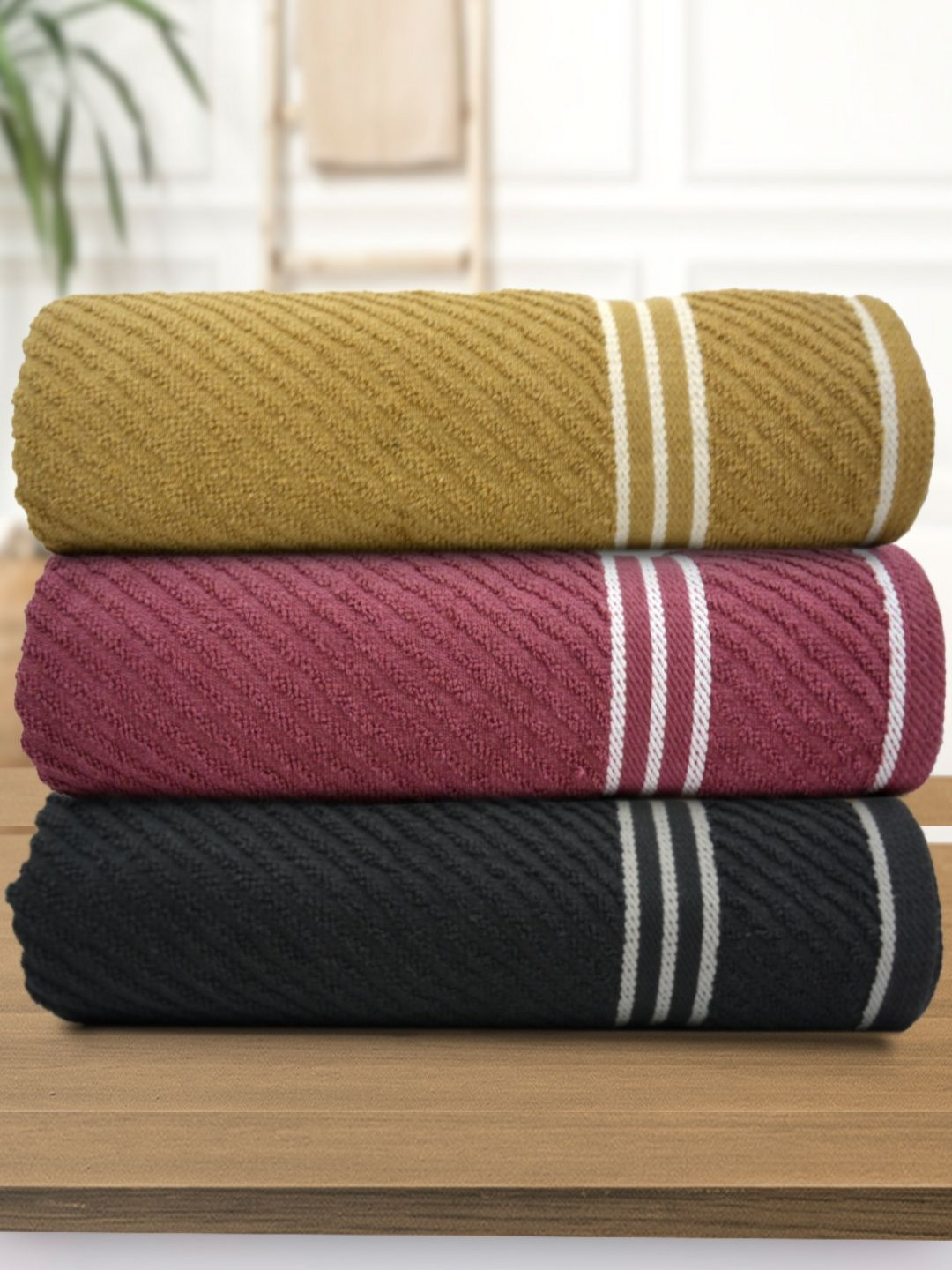 Myntra Elegant Homes Pink And Black 3 Pieces Cotton 400 GSM Bath Towels