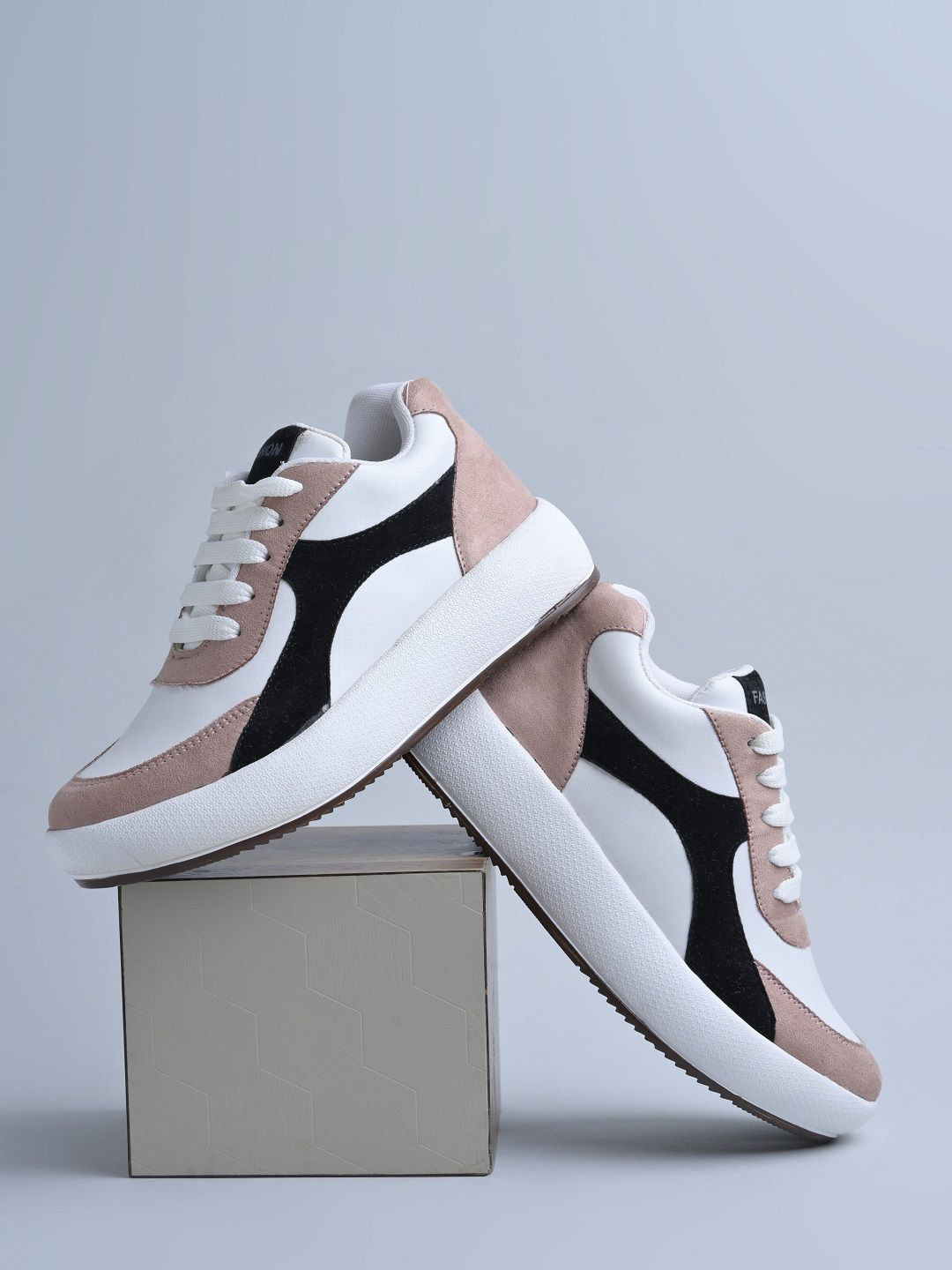 Froh Feet Women Colourblocked Sneakers