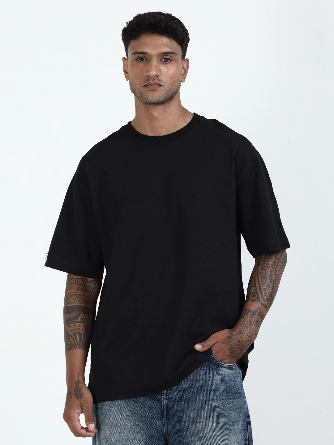 SHOWKEY Men Solid Round Neck Cotton Oversized T-shirt