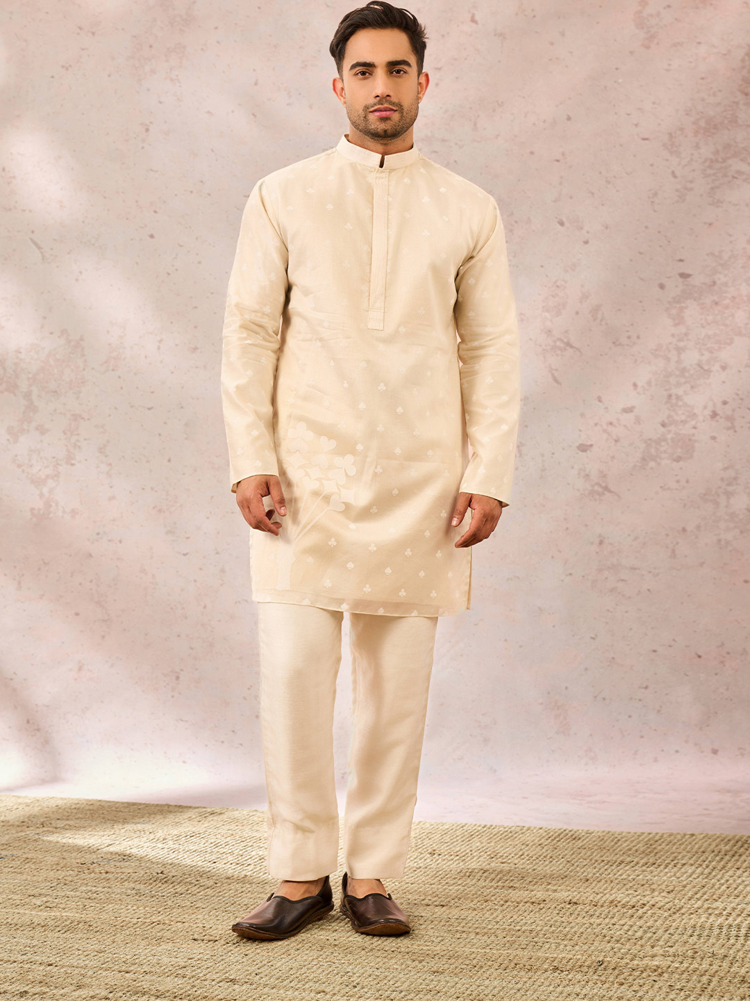 Masaba SPADE BLOSSOM Men Geometric Printed Chanderi Silk Straight Kurta with Trousers