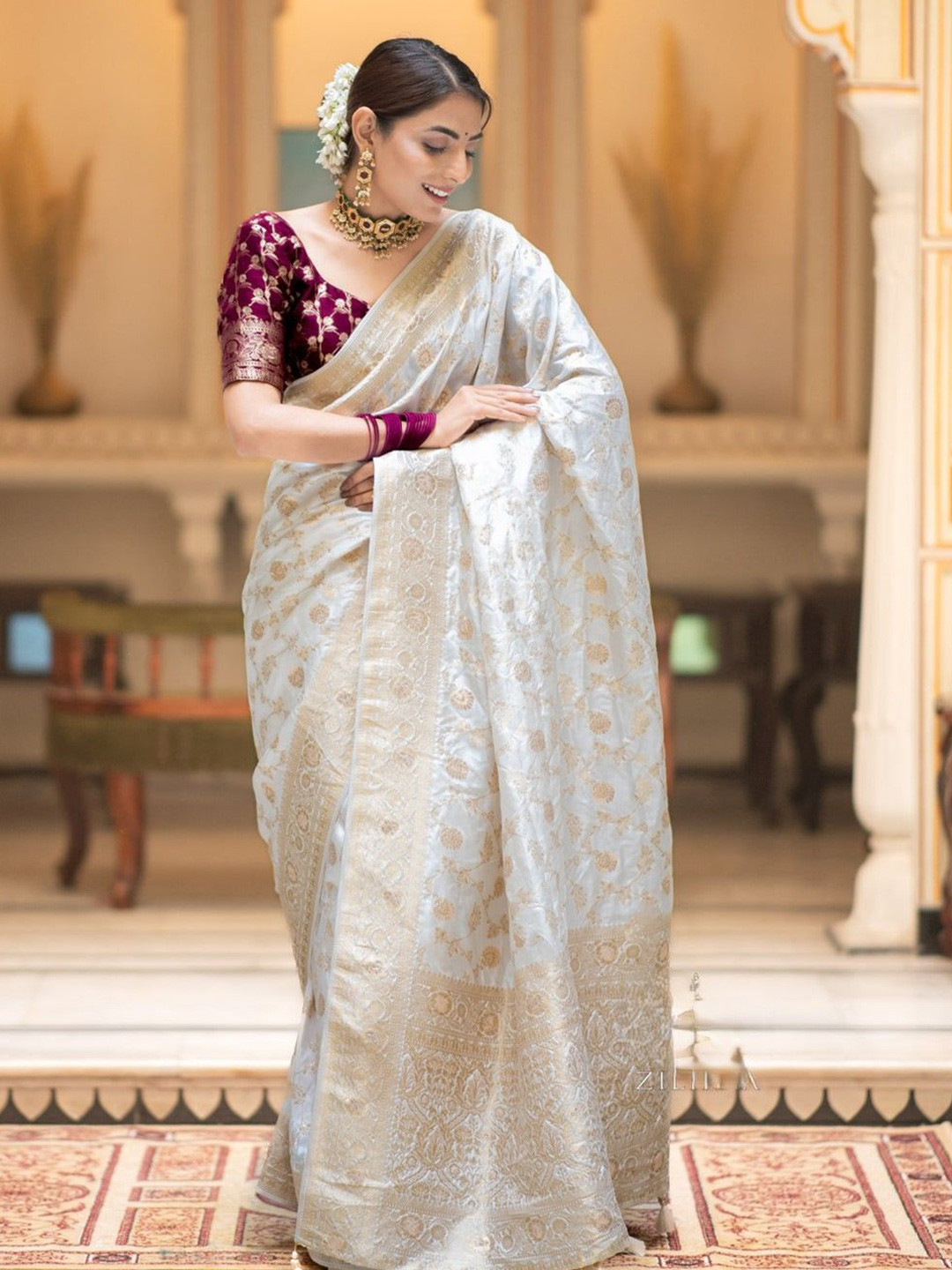 zinzraa Woven Design Zari Saree