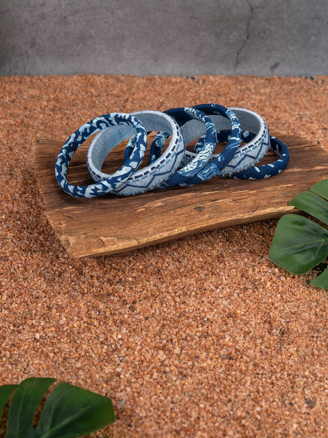 Taasha Craft Set Of 6 Thread Bangles