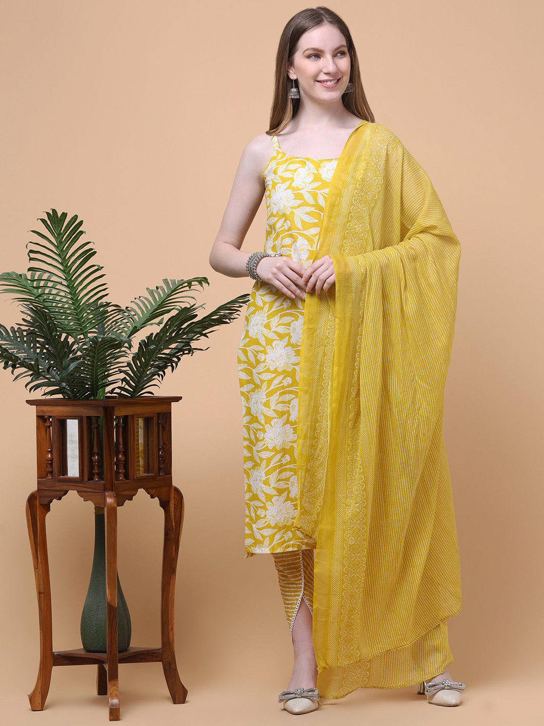 Charitra Women Floral Printed Pure Cotton Kurta & Dhoti Pants Kurta Sets