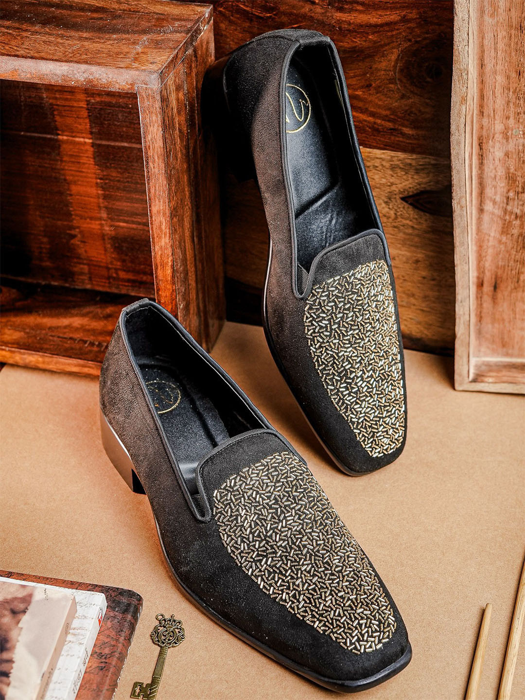 NR By Nidhi Rathi Men Colourblocked Mid-Top Derbys