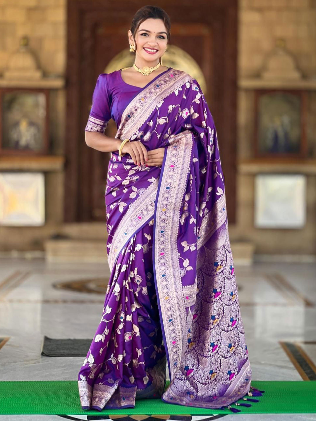 Moda Rapido Floral Woven Design Zari Banarasi Saree