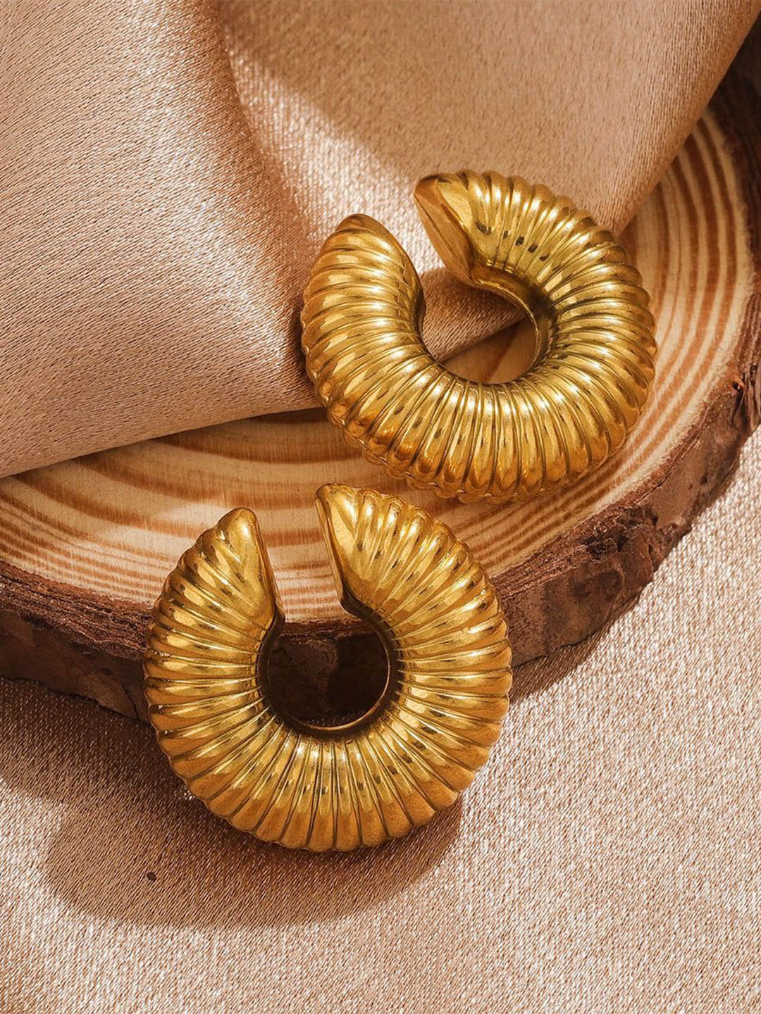 Aiza 18KT Gold Plated C Shaped Statement Ear Cuff