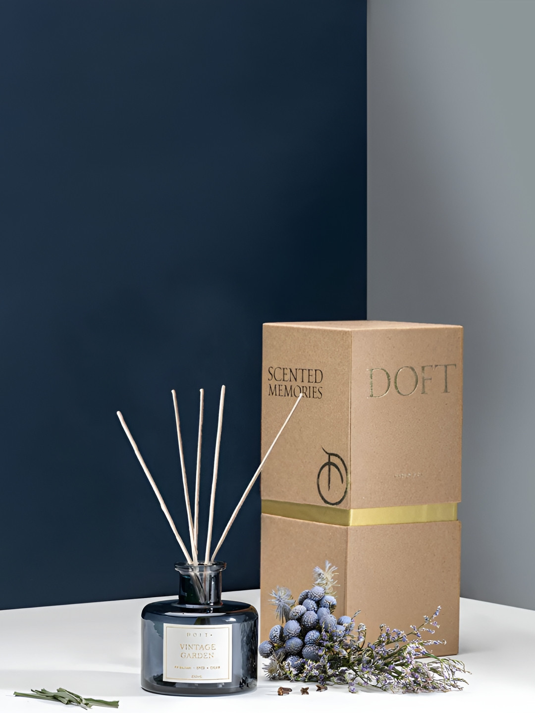 DOFT CANDLES Scented Natural Reed Diffuser With 10 Sticks