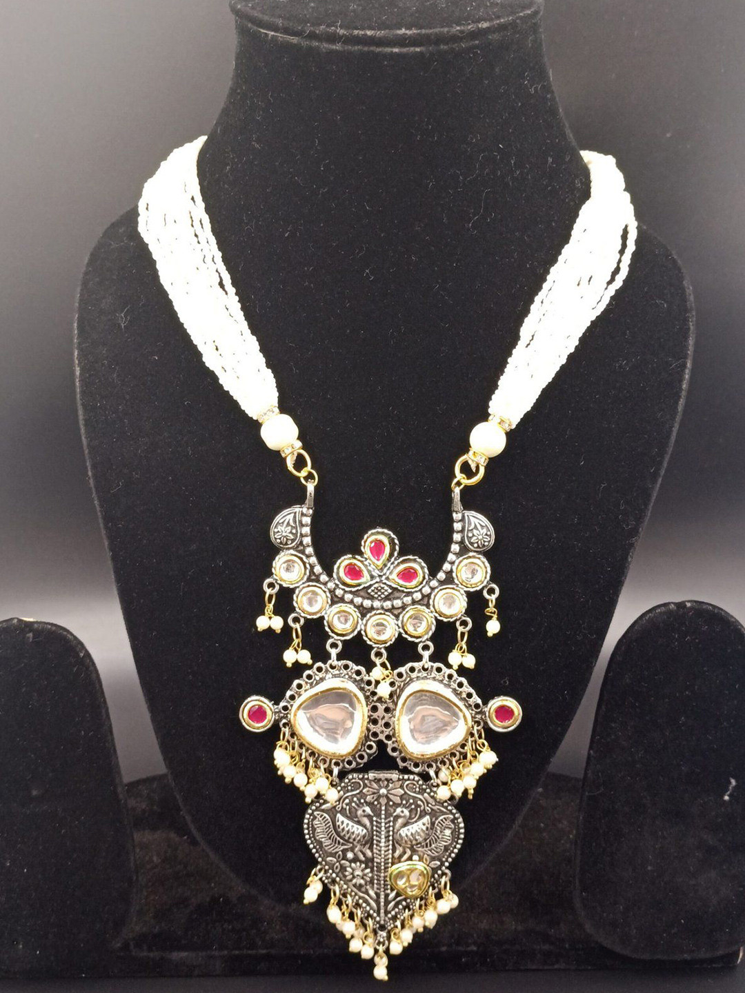 Bareilyy Kundan Studded & Beaded Statement Bajri Necklace