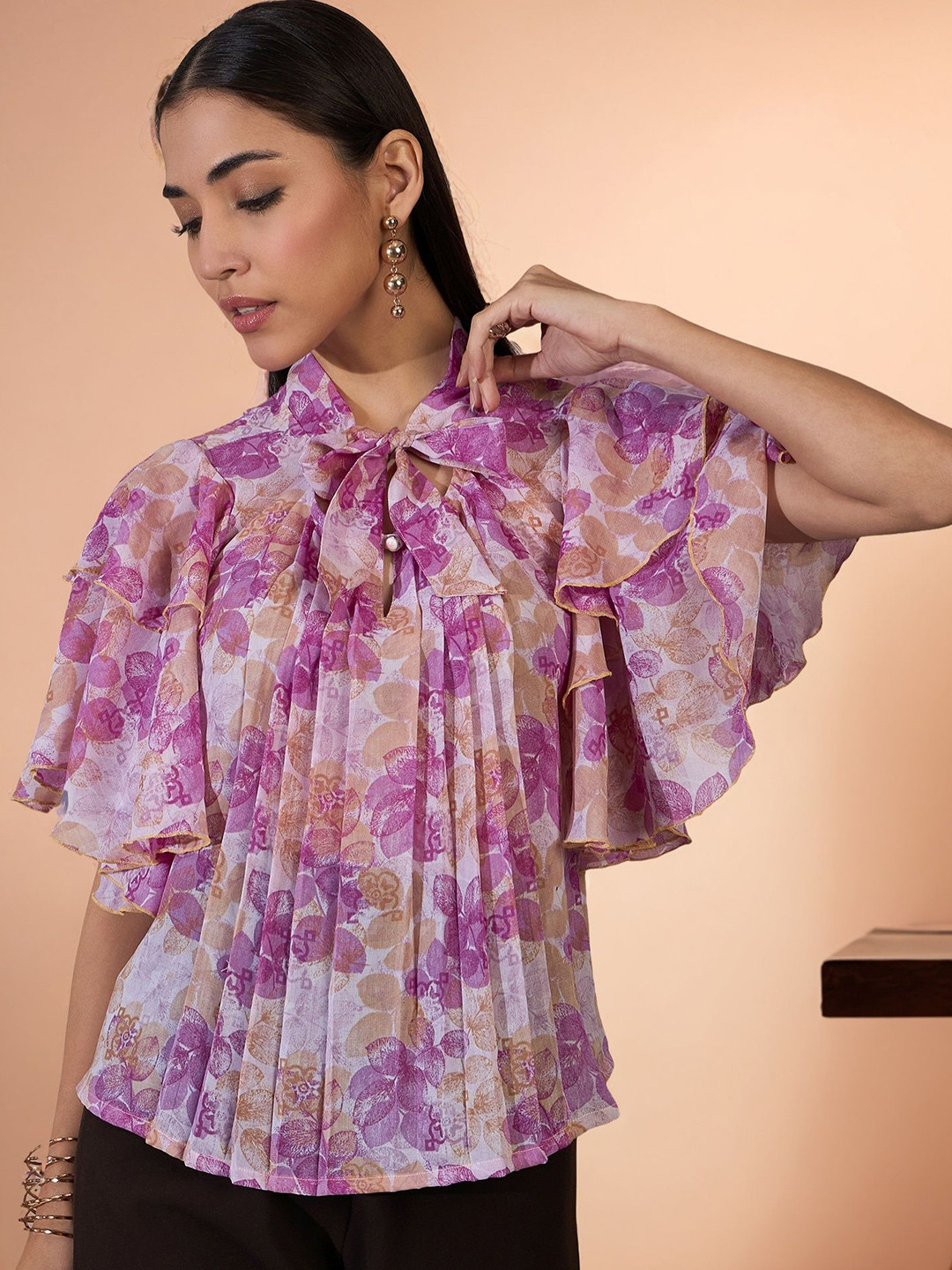 SAHASIKA Women Floral Printed Tie-Up Neck short Top