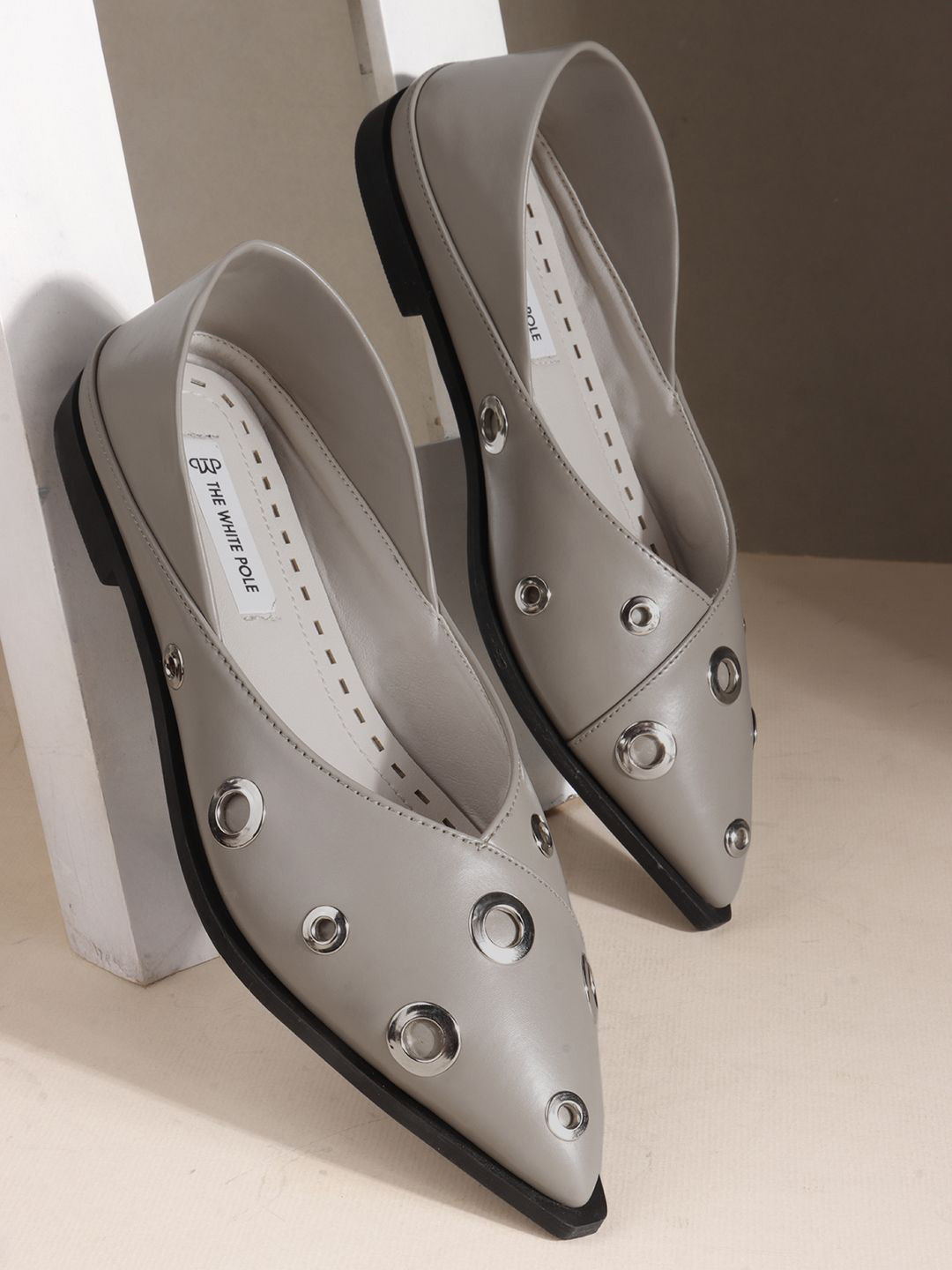 THE WHITE POLE Women Stylish Trending Platform Mules Jutti