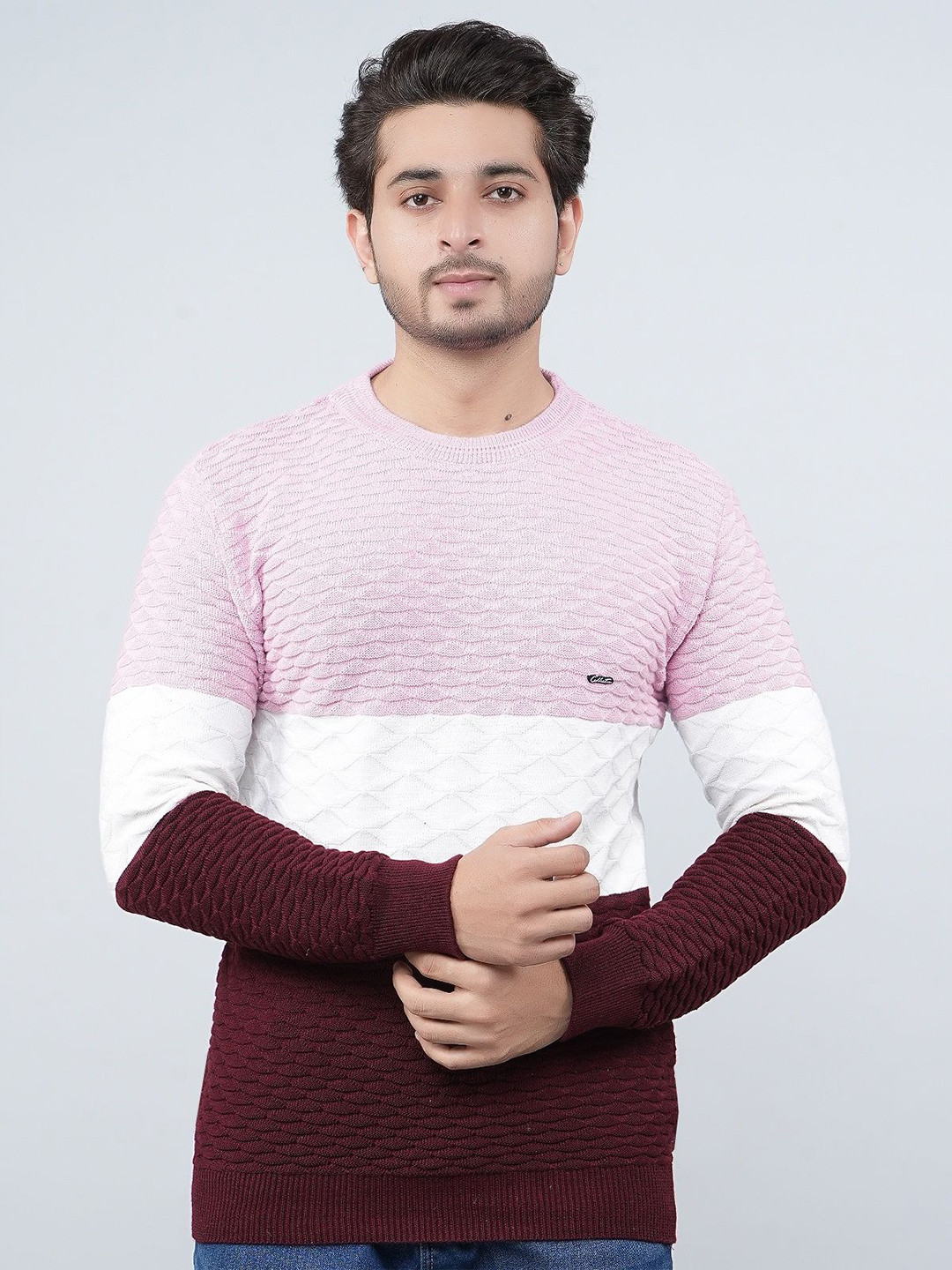 FEVERFEW Men Colourblocked sweaters