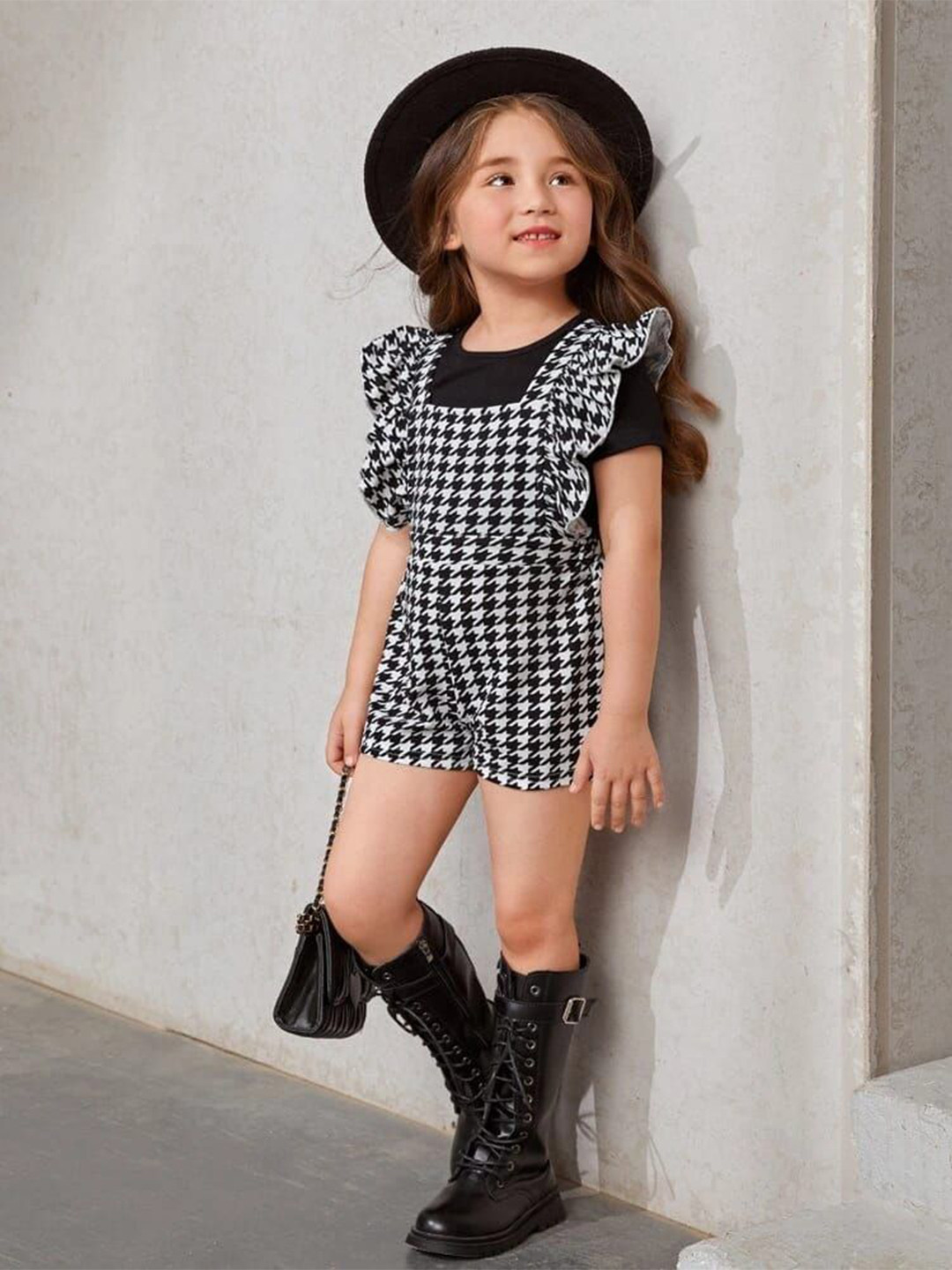 Ninas Girls Short Sleeves T-shirt With Shorts
