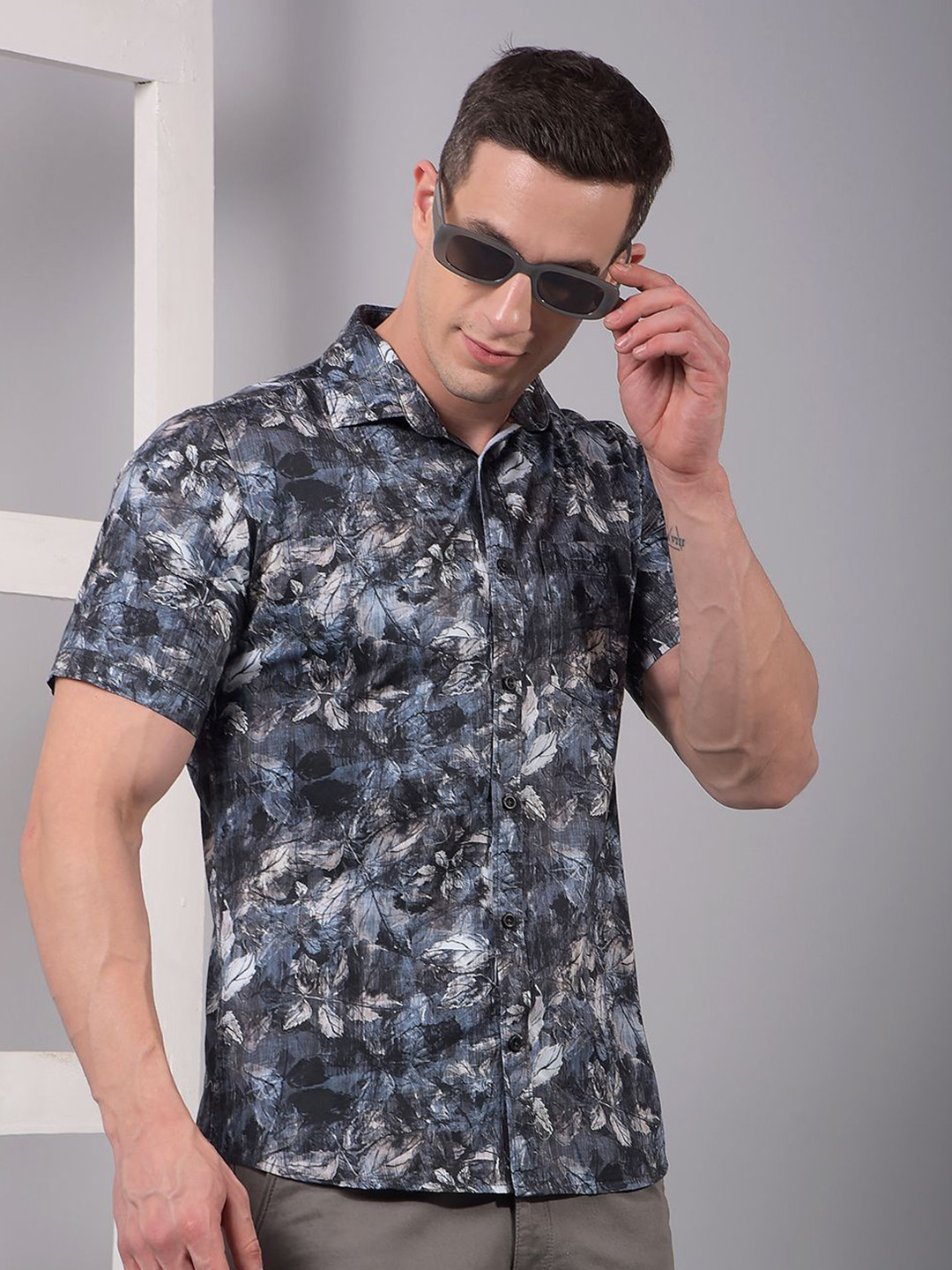 Crimsoune Club Classic Slim Fit Floral Printed Spread Collar Shirt