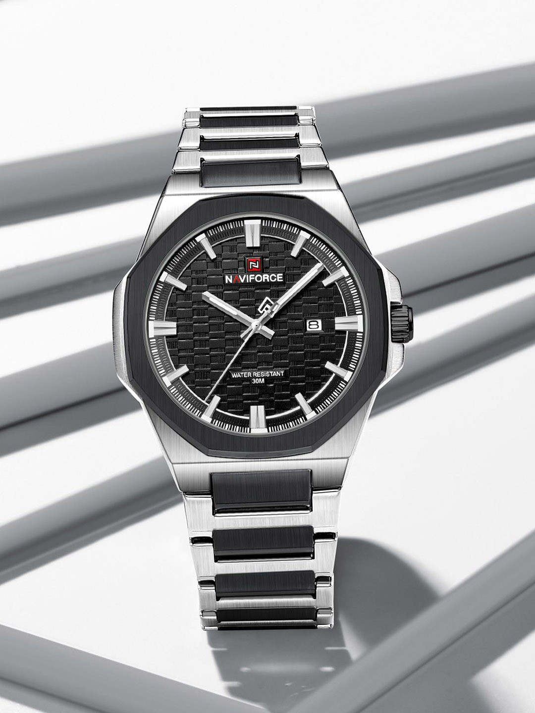 Naviforce Men Textured Dial Date Aperture Analogue Watch NF9245 S B B