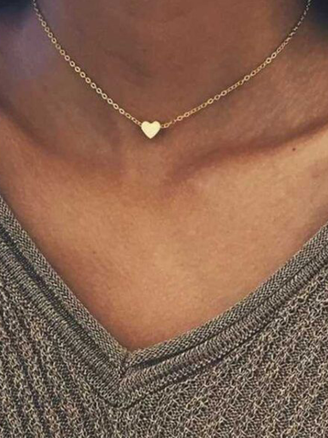 Bareilyy Delicate Heart Pendant With Chain