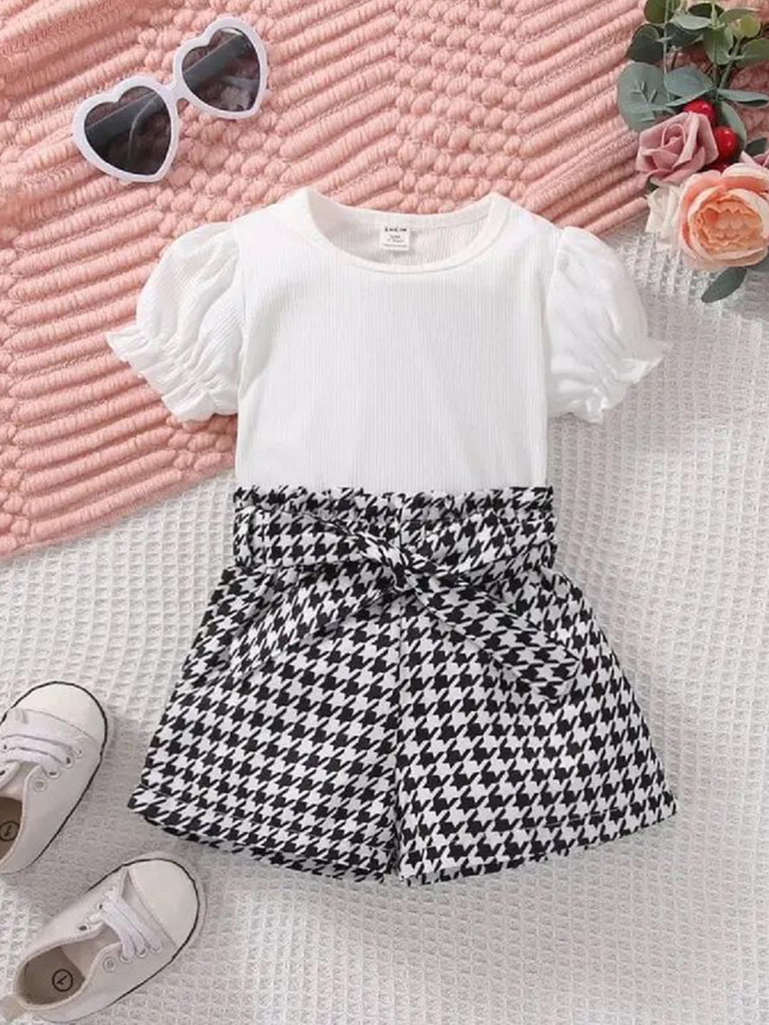 Ninas Girls Short Sleeves T-shirt With Shorts