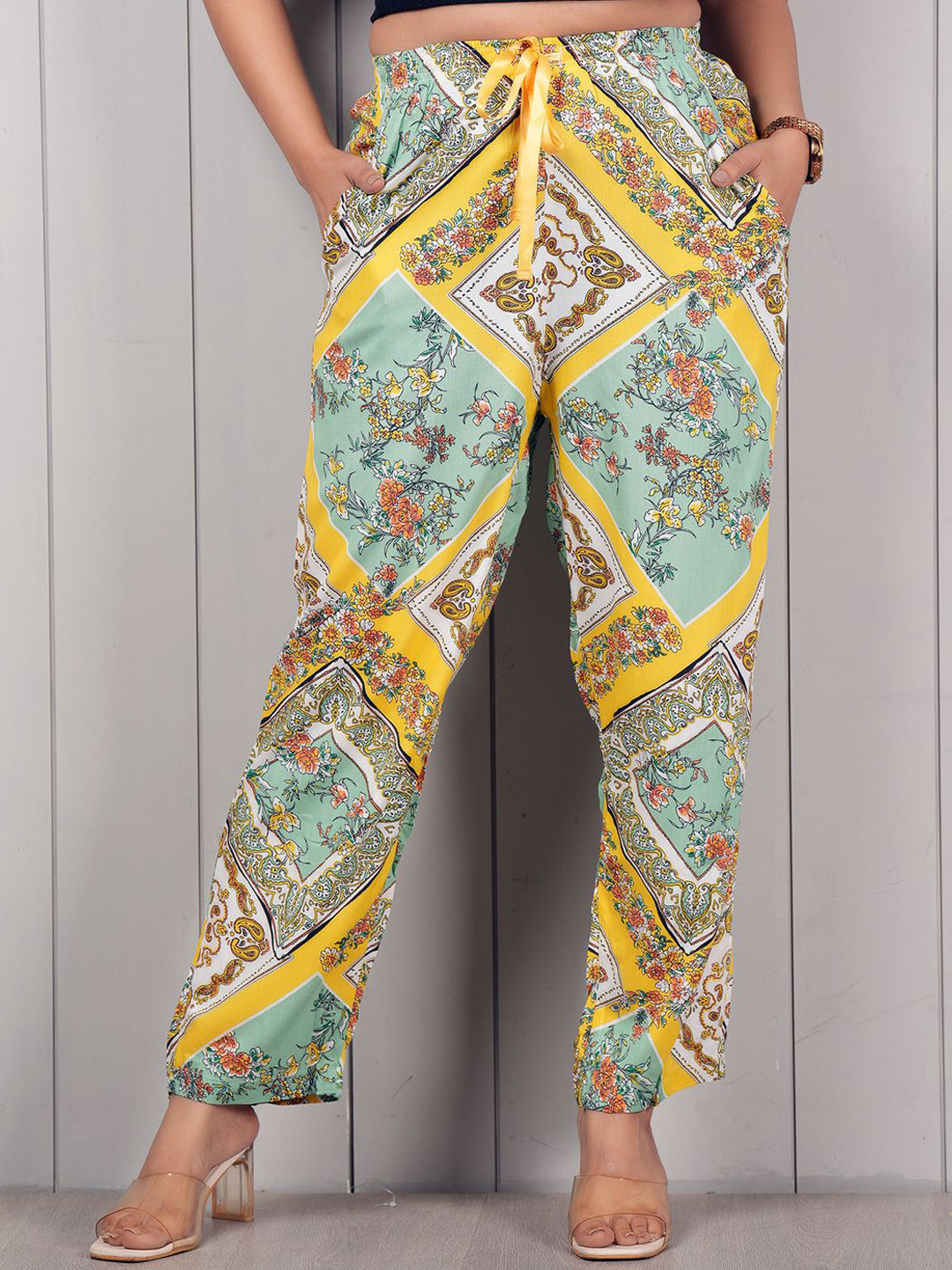 Style Shoes Women Geometric Printed Relaxed-Fit Trousers