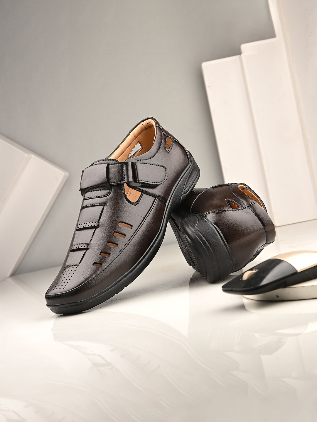 Vellinto Men Memory Foam Shoe-Style Sandals