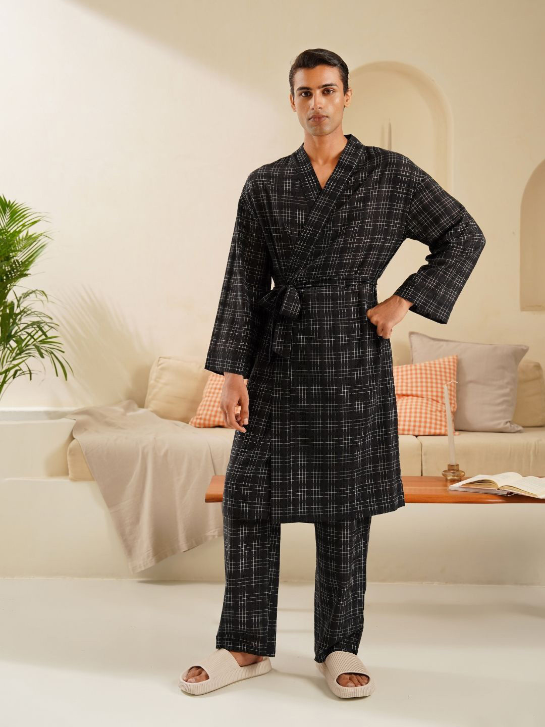 Muvazo Noire Plaid Wrap Robe