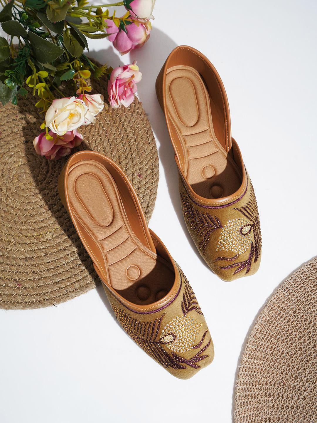 Froh Feet Women Ethnic - Embellished Mojaris