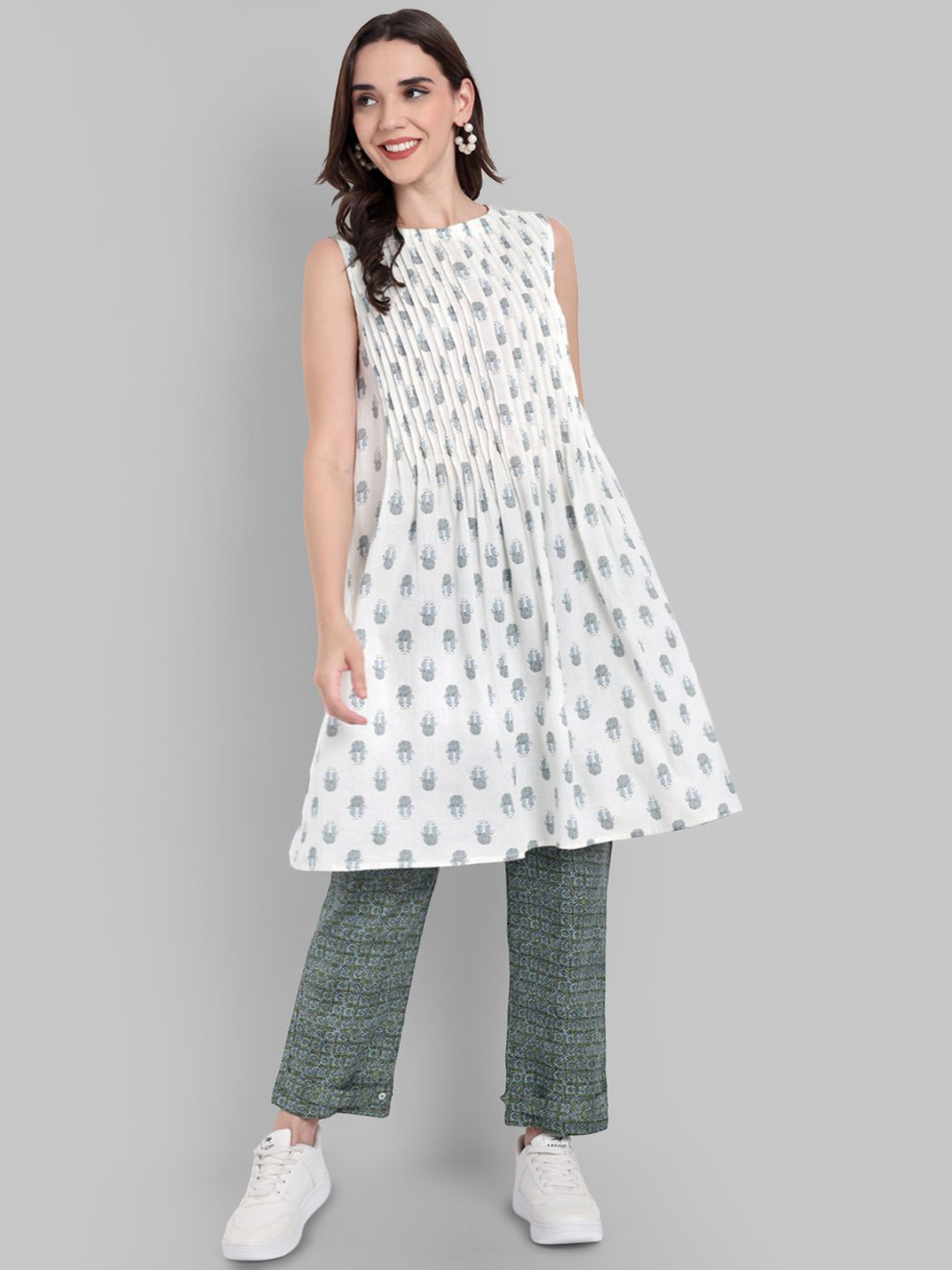 Mera Rang Women Paisley Printed Cotton Kurta with Trouser