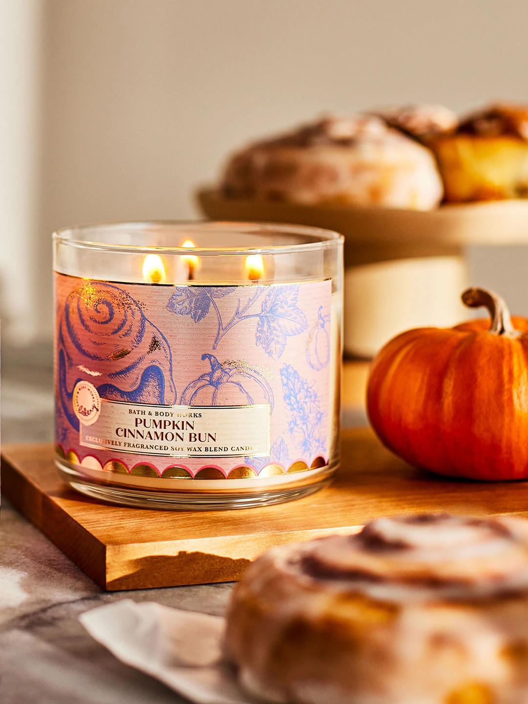 Bath & Body Works Pumpkin Cinnamon Bun Scented 3 Wick Leaf Geometric Regular Jar Candles