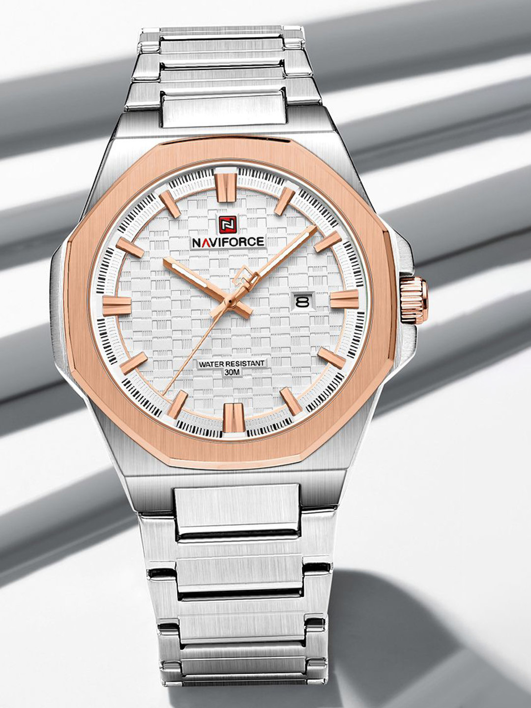 Naviforce Men Textured Dial & Stainless Steel Analogue Date Aperture Watch NF9245 S W RG