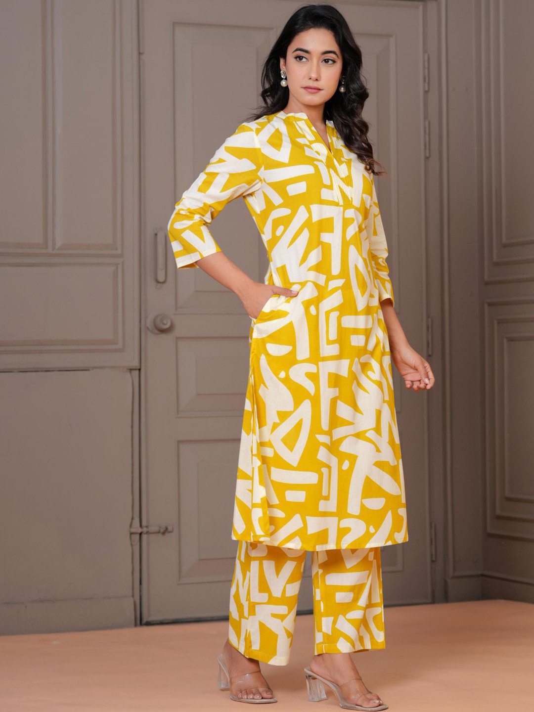 Sindh Fashion Women Mandarin Collar Printed Kurta Sets