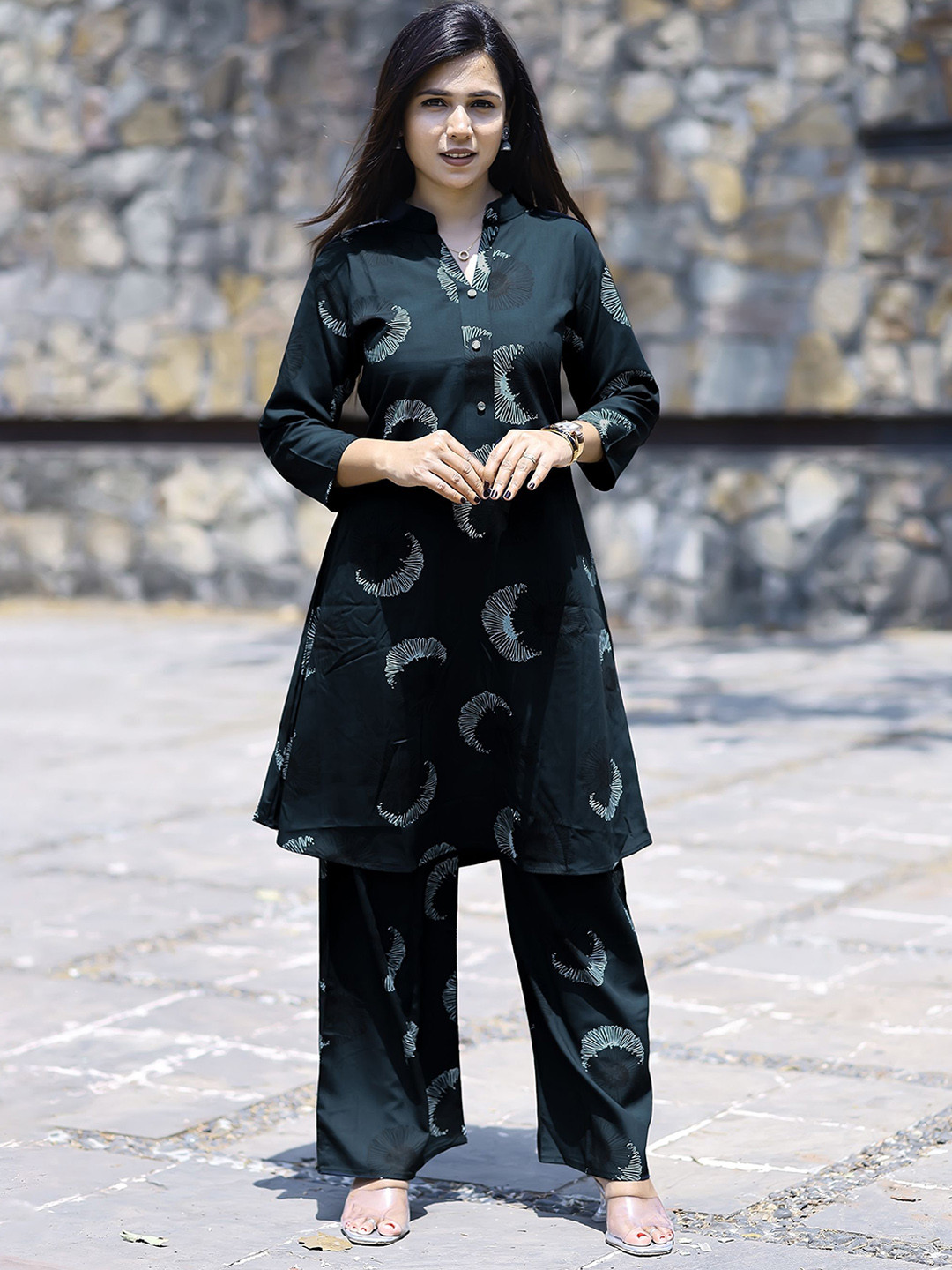 MOJILAA Sunflower Printed Mandarin Collar Kurta With Trousers Co-Ords Set