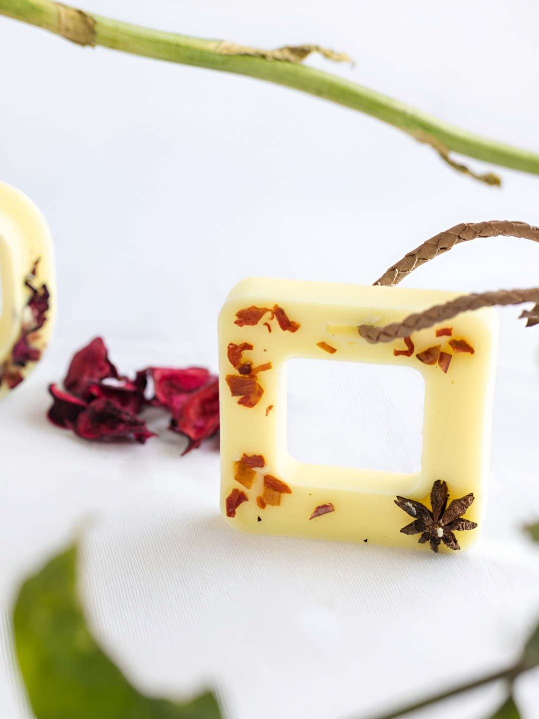 LIGHT JEWELS Beeswax Fragrance Bar 2Pcs Scented Solid Geometric Regular Pillar Candles