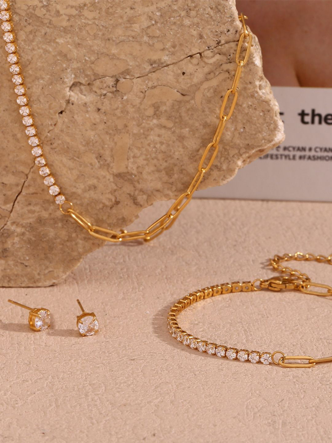 ShopSiiri Eterna Sparkle Necklace 18K Gold Plated Anti Tarnish chain