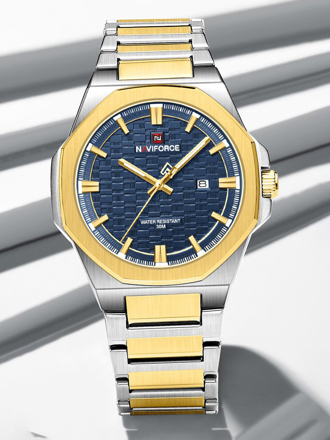 Naviforce Men Dial & Stainless Steel Straps Analogue Date Aperture Watch NF9245 S BE G