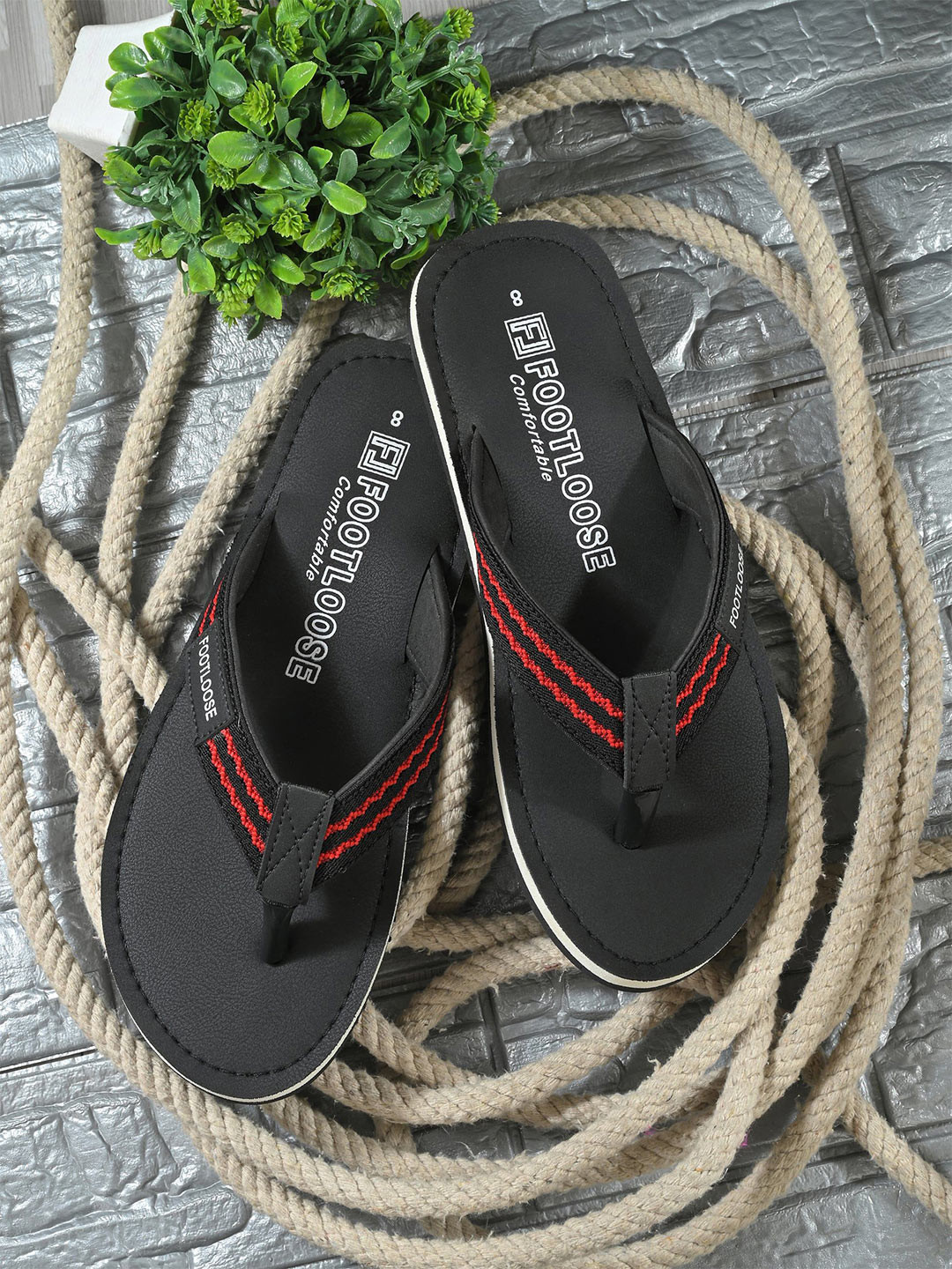 FOOTLOOSE Men Printed Thong Flip-Flops