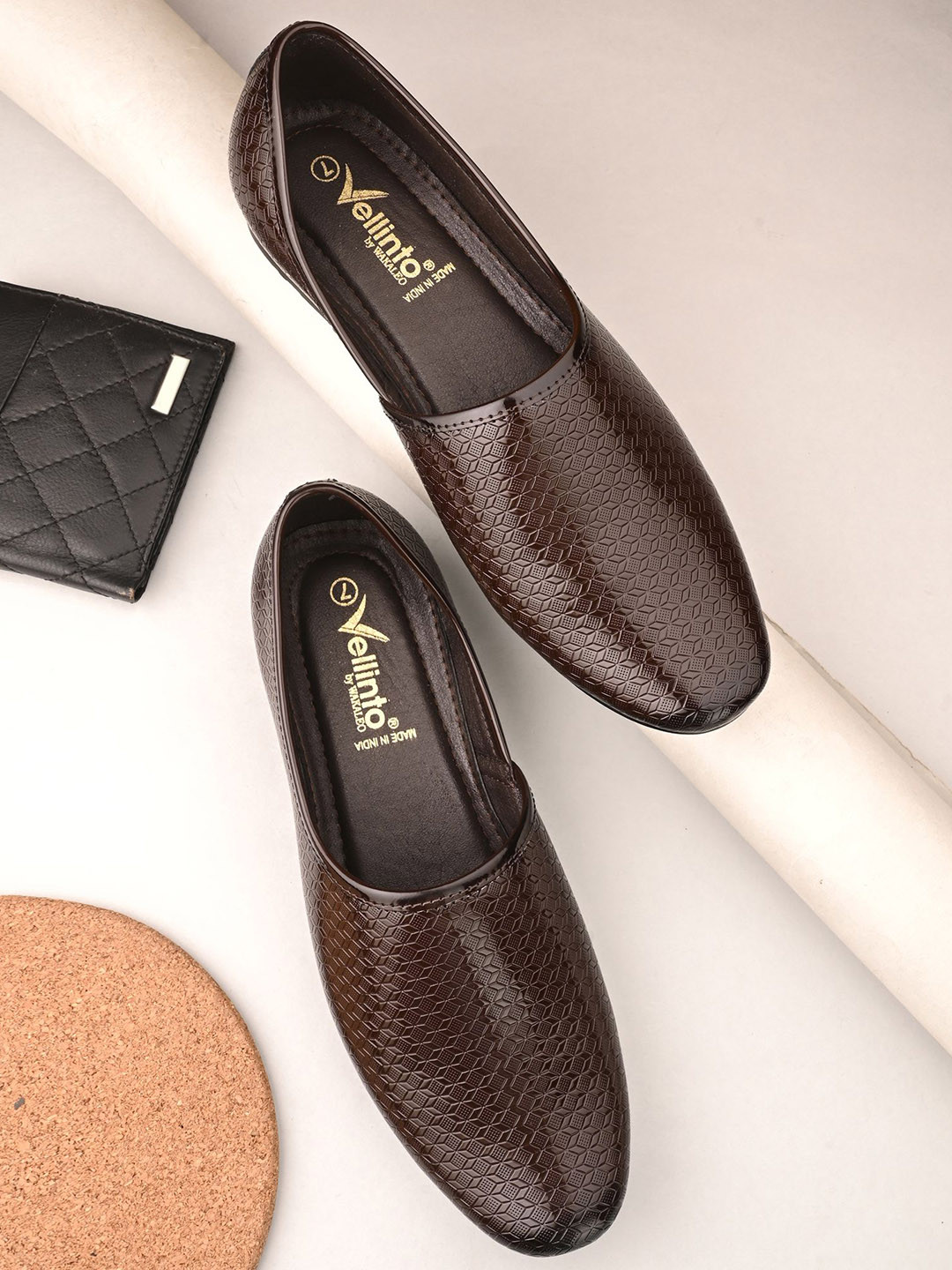 Vellinto VELOS Men Textured Pointed Toe Mojaris