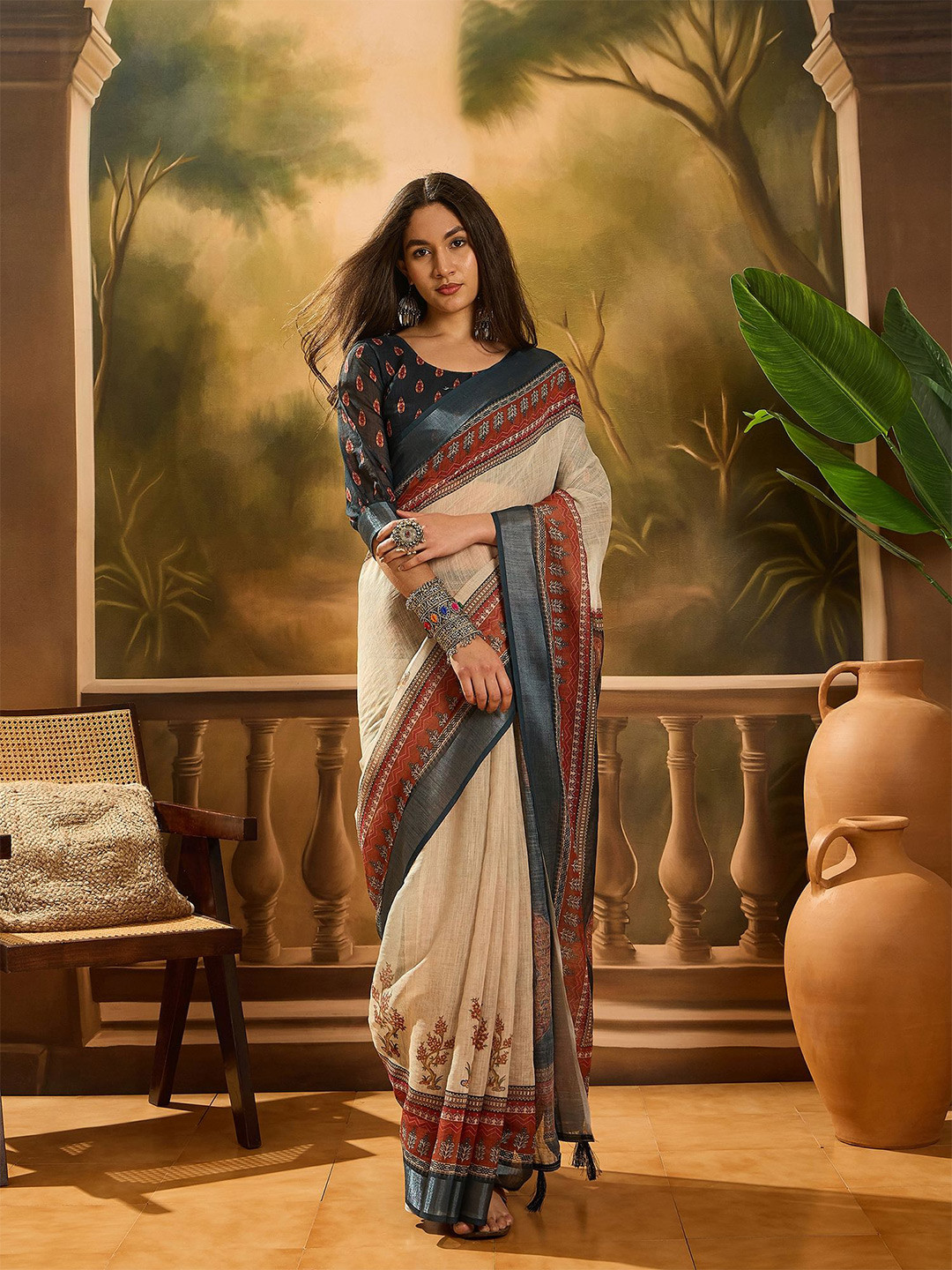 Sangria Solid Banarasi Saree With Blouse Piece