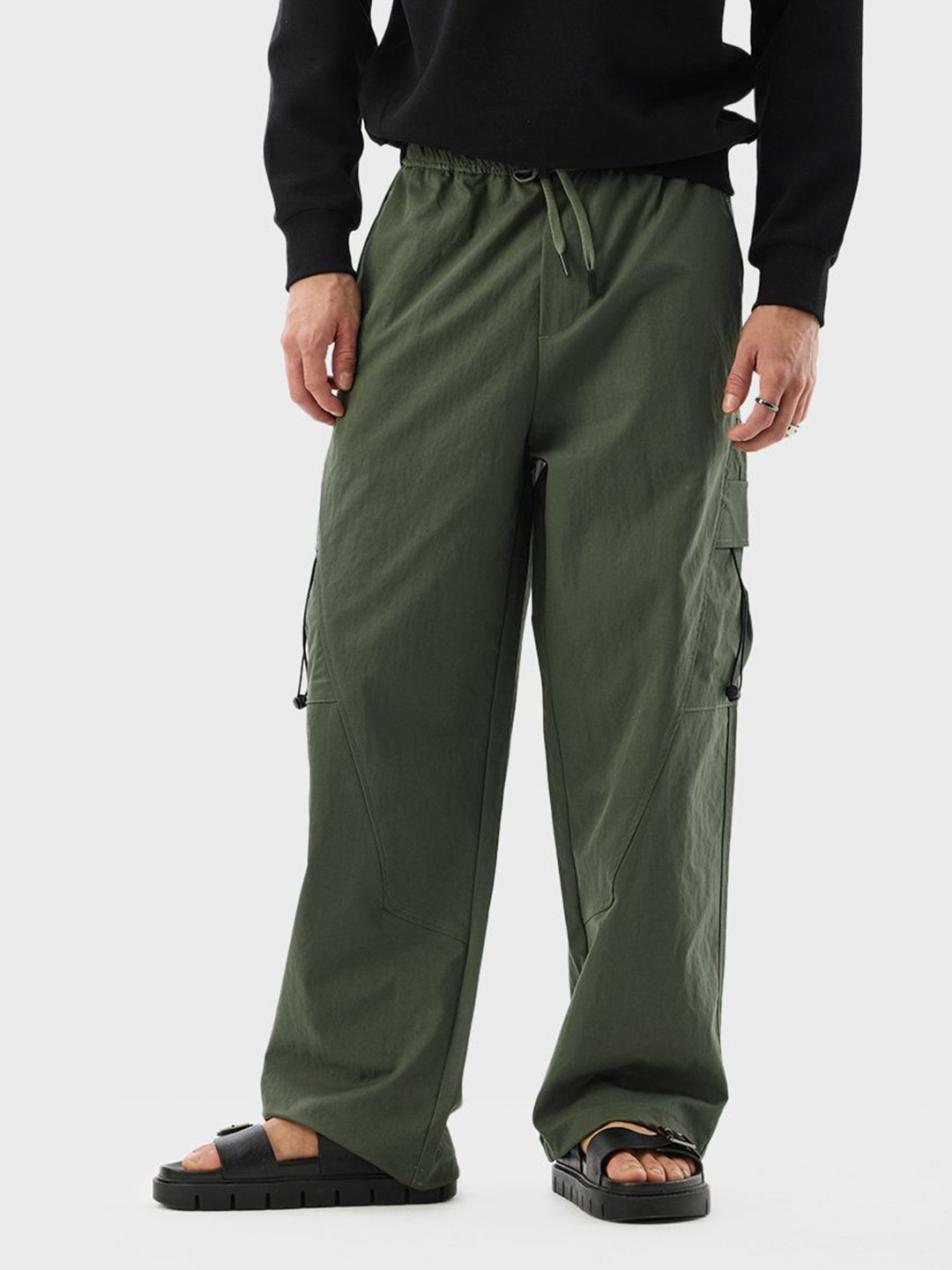 Snitch Men Dark Green Mid-Rise Loose Fit Cargos Trousers