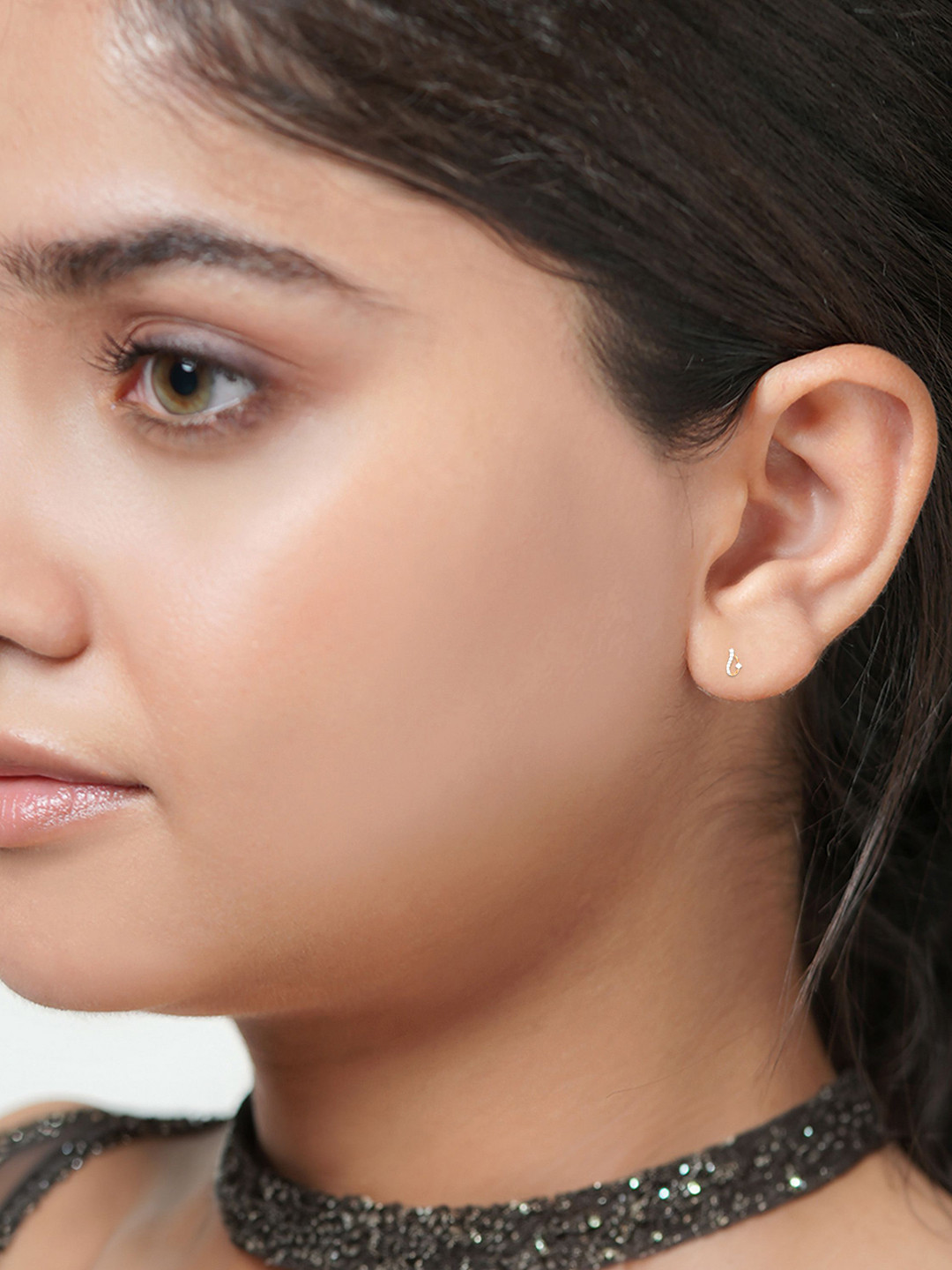 BHIMA 18K BIS Hallmark 750 Purity   Elleptical Diamond Earring