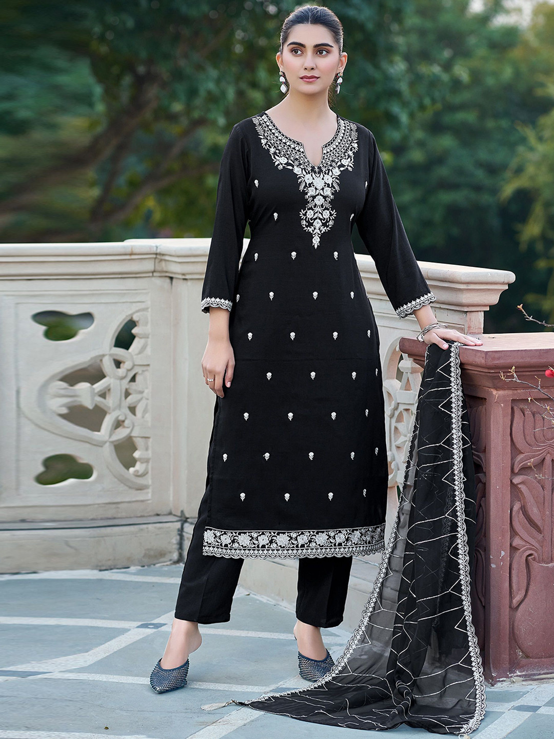 Colors of Earth Embroidered Notch Neck Pure Cotton Straight Kurta with Trousers & Dupatta