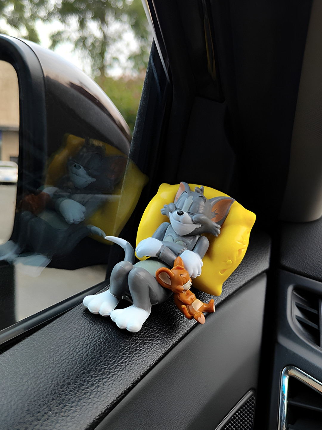 Spiaty Cute Tom and Jerry Grey Polyresin Matte Living Room Medium Showpiece - 2.4 Inches