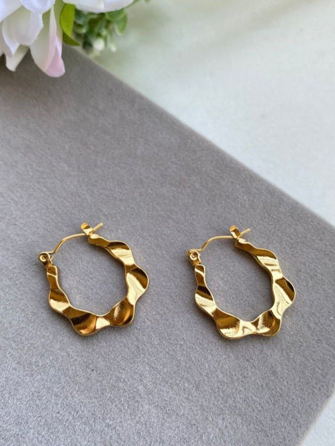 JEWILLEY Stainless Steel Gold-Plated Contemporary Shaped Anti Tarnish Hoop Earrings