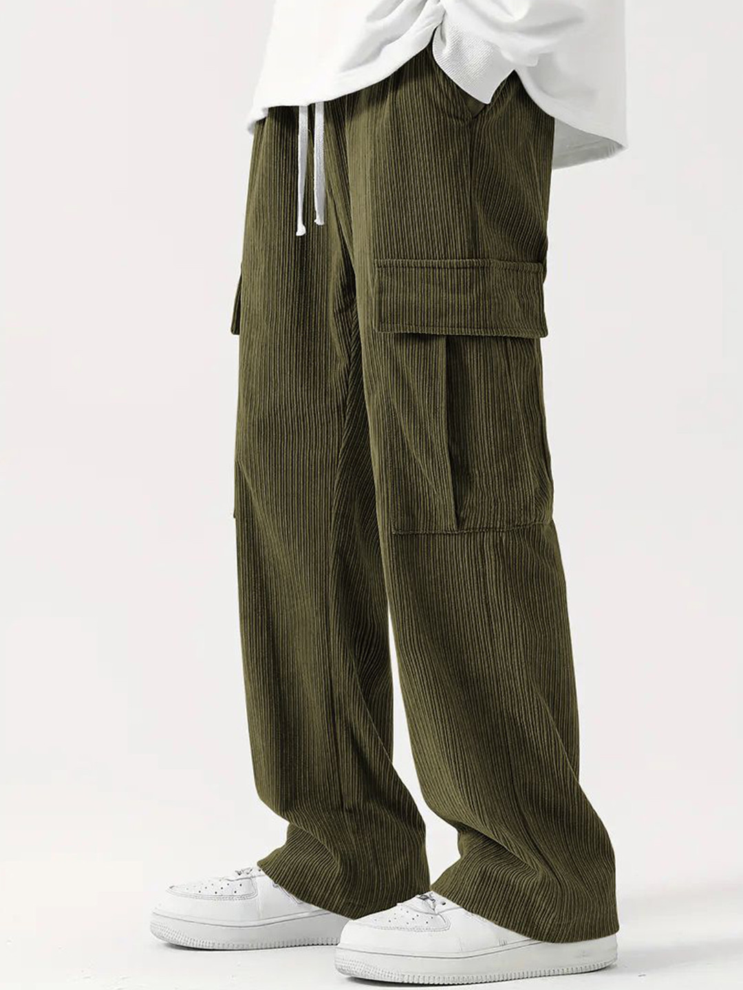 SZN Men High-Rise Relaxed Fit Cargos Trousers