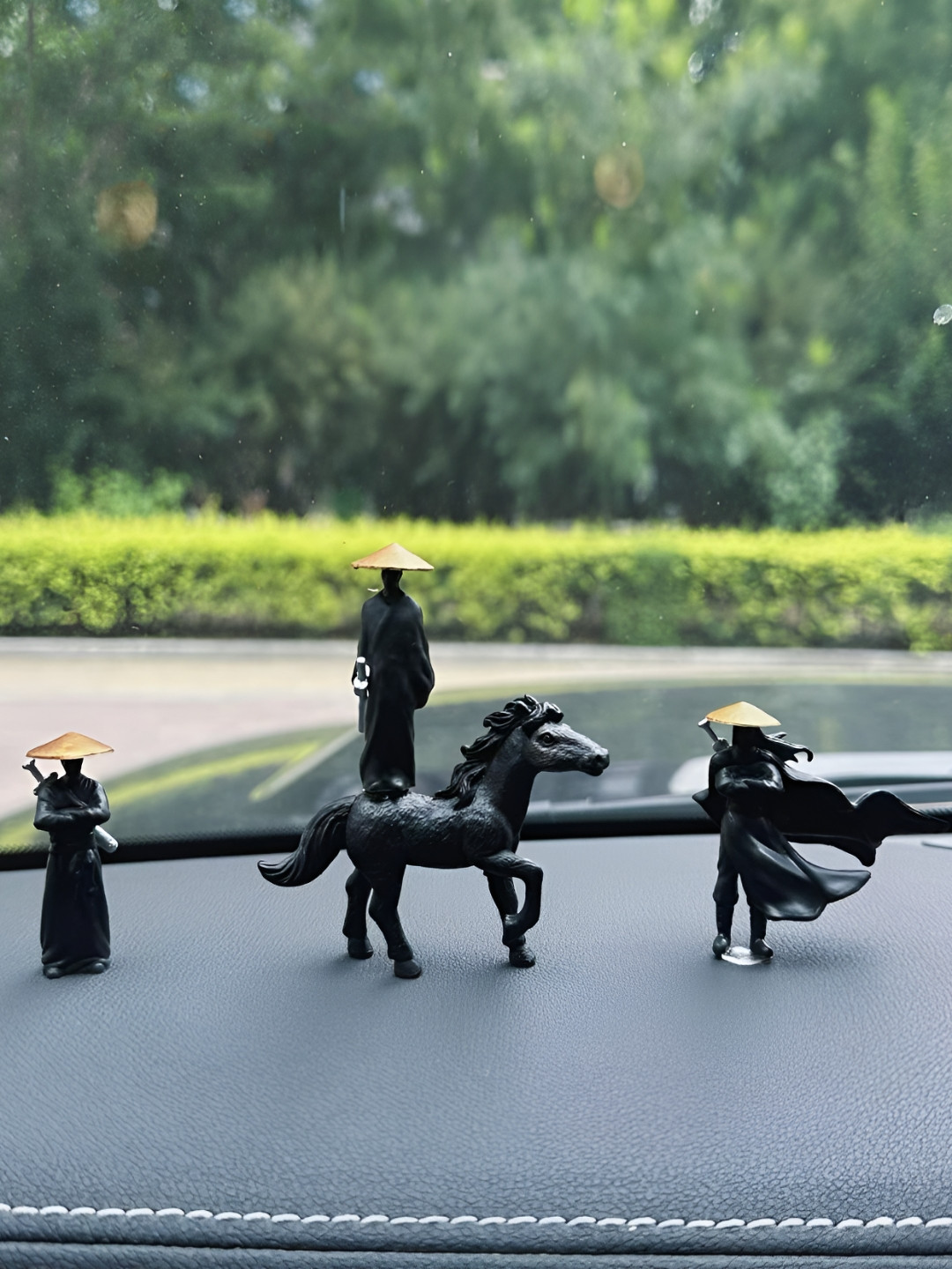 Spiaty Charming Mini Youxia Black Polyresin Matte Living Room Set of 4 Medium Showpieces - 6 Inches