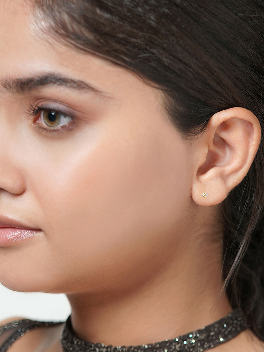 BHIMA 18K BIS Hallmark 750 Purity  Prisma Arc Diamond Earring