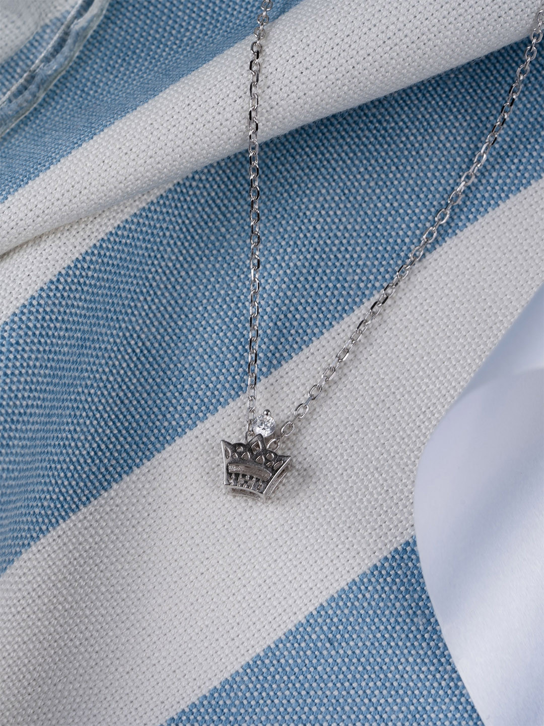 GLYTERS 92.5 Sterling Silver Rhodium-Plated Zirconia Studded Royal Crest Crown Chain