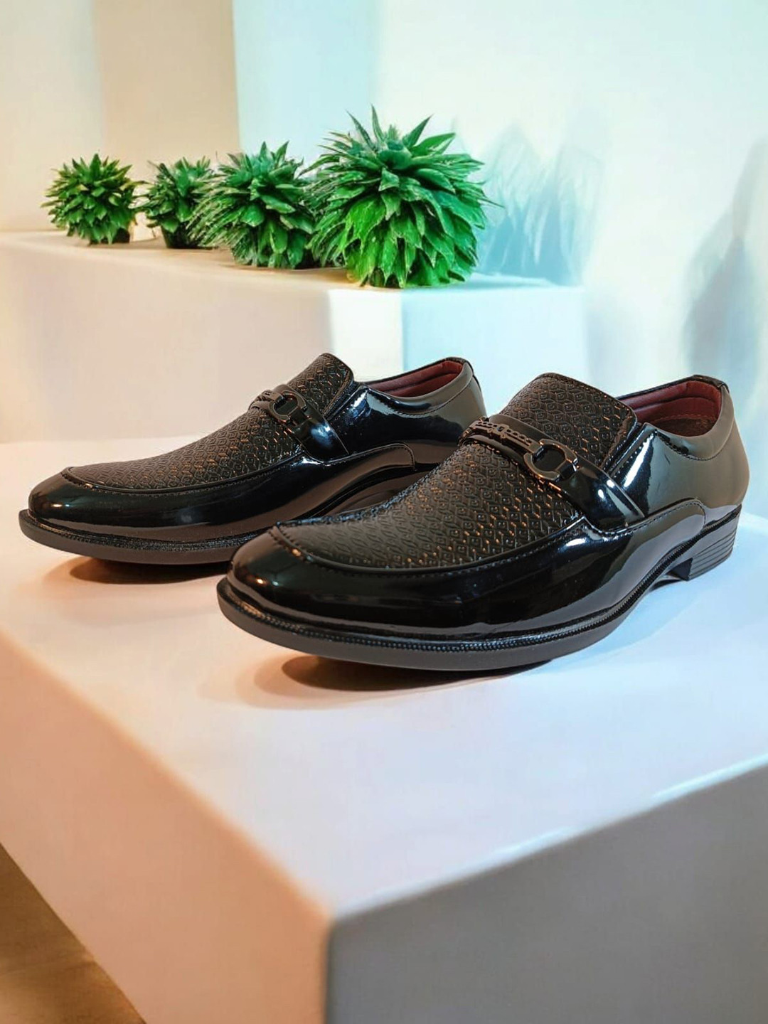 Redox Buzz Men Leather Formal Loafers