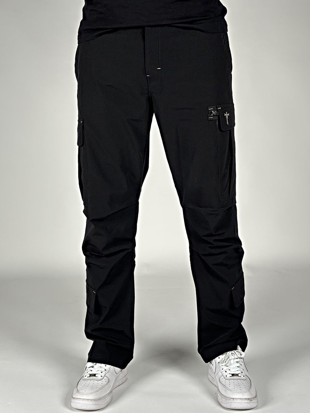 TIFTON Men Solid Mid-Rise Slim Fit Cargos Trousers