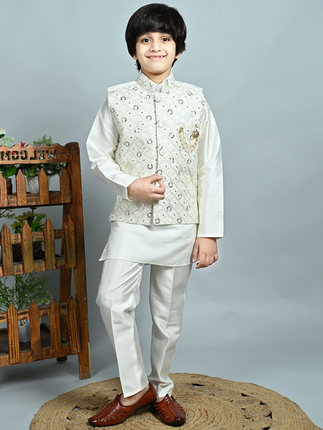 BT DEZINES Boys Ethnic Motifs Embroidered Regular Sequinned Cotton Kurta Set