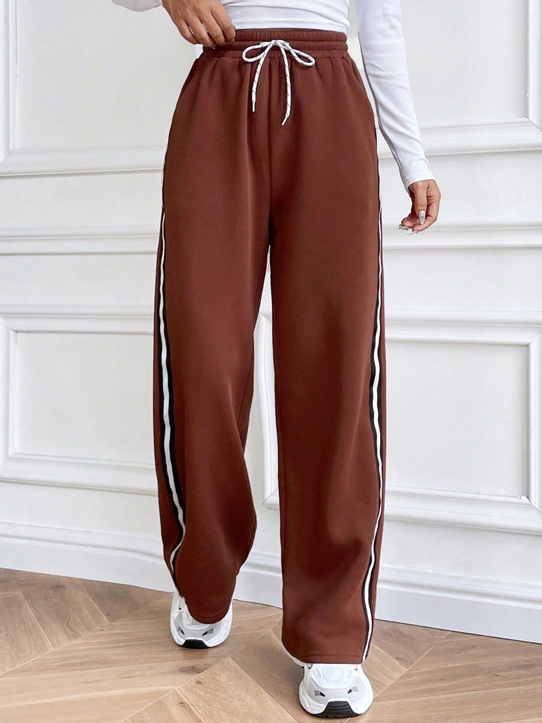 Outzidr Women Relaxed-Fit Side Taped Up Sweatpants