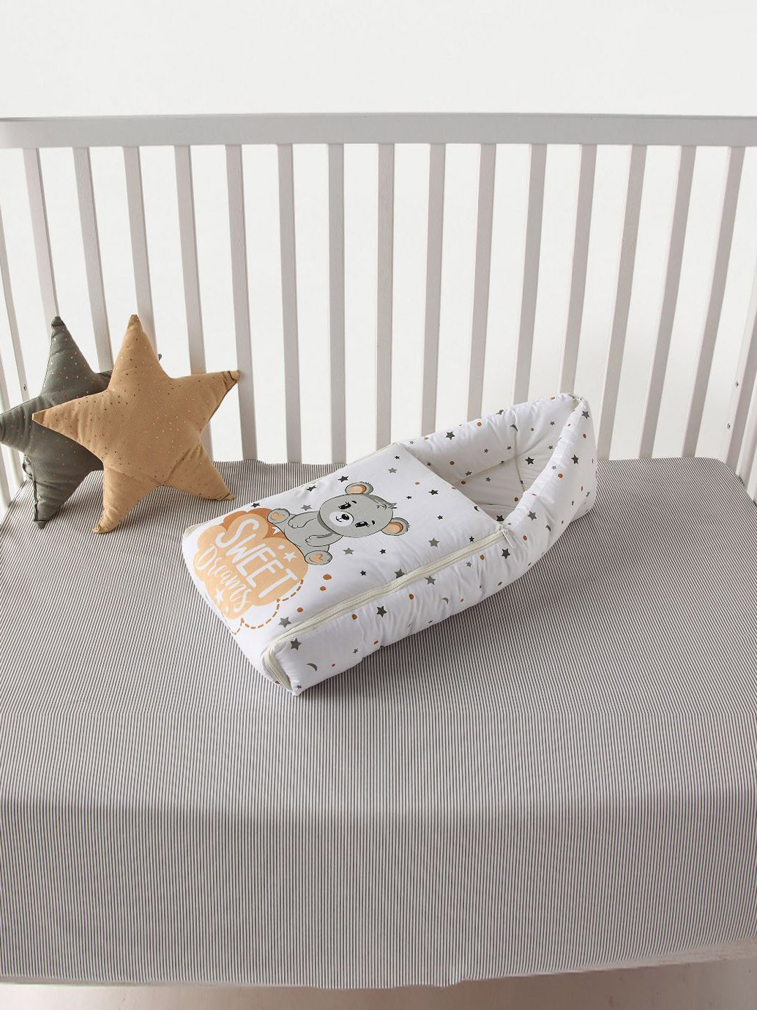 Juniors by Babyshop Printed Hooded Nest Bag